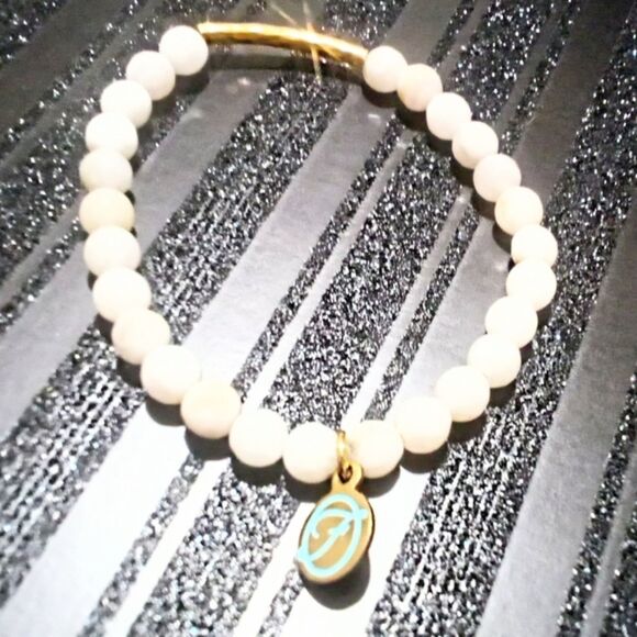 Signed Fabulina Faceted White Quartz Beaded and Gold Tone Stretch Bracelet - Picture 2 of 5